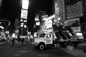 Santiago Sierra, No, Global Tour. Times Square, New York, 2009. Courtesy prometeogallery by Ida Pisani/Milano, Lucca and Galeria Helga de Alvear/Madrid.